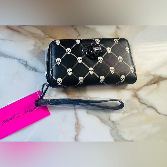 Betsey Johnson black xocara skull wallet wristlet BNWT - Picture 1 of 7